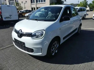 Gebraucht Renault Twingo Equilibre 65 PS (47 kW) 2023 Quartz white Kleinwagen