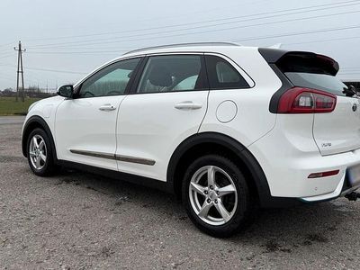 Gebraucht Kia Niro Silver 141 PS (103 kW) 2017 Weiß SUV