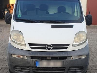 Weiß Gebraucht 2004 Opel Vivaro Van / Kleinbus | 4.998 € (Fairer Preis)