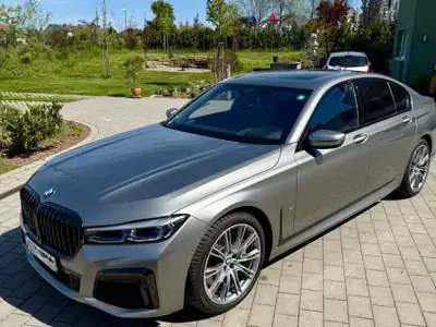 Usado BMW 750 Performance 530 HP (389 kW) 2020 Cinzento Sedan