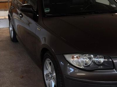 Usata BMW 118 143 CV (105 kW) 2007 Marrone Utilitaria