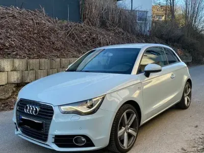 Gebraucht Audi A1 Ambiente 122 PS (89 kW) 2013 Blau Kleinwagen
