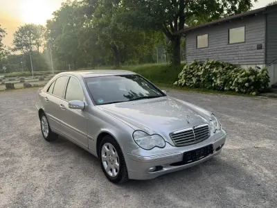 Gebraucht Mercedes C180 152 PS (111 kW) 2001 Silber Limousine