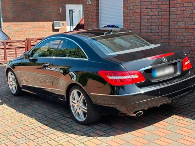 Gebraucht Mercedes E250 AMG 204 PS (150 kW) 2011 Schwarz Coupé