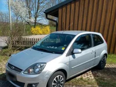 Gebraucht Ford Fiesta 80 PS (58 kW) 2008 Silber Kleinwagen