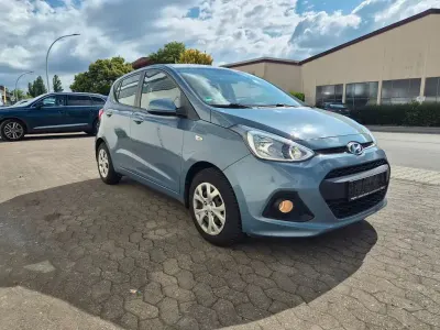 Gebraucht Hyundai i10 87 PS (63 kW) 2016 Blau Kleinwagen