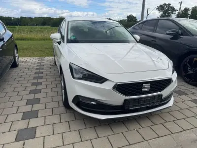 Gebraucht Seat Leon Style 150 PS (110 kW) 2023 Weiß Limousine