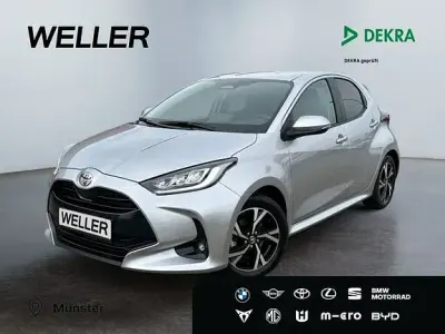 Gebraucht Toyota Yaris 116 PS (85 kW) 2025 Shimmering silver Kleinwagen