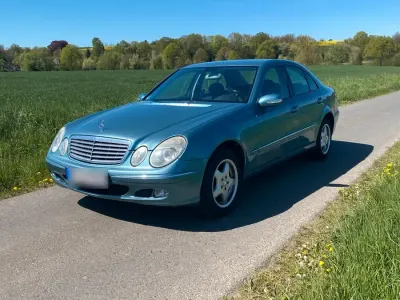 Gebraucht Mercedes E220 150 PS (110 kW) 2003 Blau Limousine