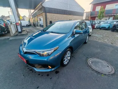 Gebraucht Toyota Auris 116 PS (85 kW) 2016 Blau Limousine