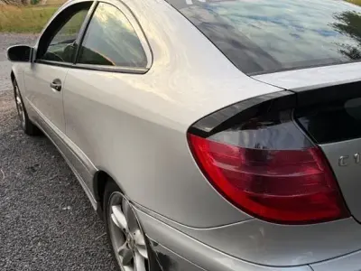 Gebraucht Mercedes C180 143 PS (105 kW) 2003 Silber Coupé
