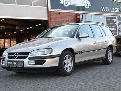 Second-hand Opel Omega 136 CP (100 kW) 1995 Argintiu Berlinǎ