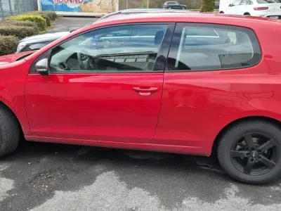 Gebraucht VW Golf VI Comfortline 80 PS (58 kW) 2009 Rot Kleinwagen