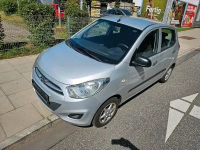 Gebraucht Hyundai i10 69 PS (50 kW) 2012 Silber Kleinwagen