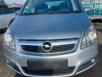 Grau Gebraucht 2006 Opel Zafira Van / Kleinbus | 3.200 € (Fairer Preis)