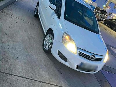 Usata Opel Zafira 150 CV (110 kW) 2009 Bianco Monovolume
