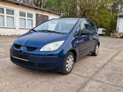 Begagnad Mitsubishi Colt Inform 95 HK (69 kW) 2006 Blå Sedan