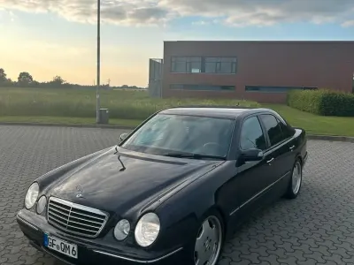 Gebraucht Mercedes E270 Avantgarde 170 PS (125 kW) 2001 Violet Limousine