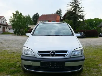 Second-hand Opel Zafira Njoy 125 CP (91 kW) 2003 Argintiu Monovolum