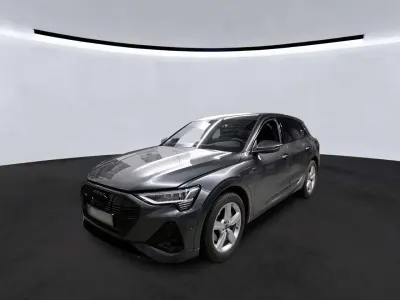 Gebraucht Audi e-tron S-Line 300 kW (408 PS) 2022 Daytonagrau perleffekt SUV