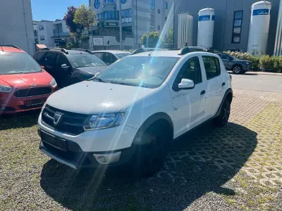 Używany Dacia Sandero Stepway Ambiance 90 KM (66 kW) 2013 Biały Sedan/Limuzyna