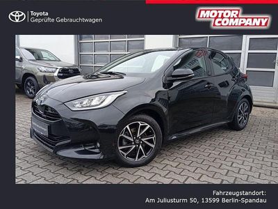 Gebraucht Toyota Yaris Hybrid Basis 116 PS (85 kW) 2022 Mysticschwarz mica Limousine