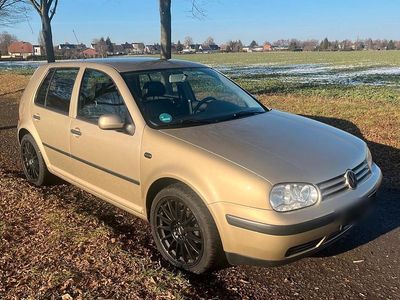Gold Gebraucht 2002 VW Golf Limousine | 1.999 € (Etwas zu teuer)