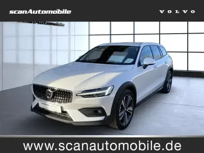 Begagnad Volvo V60 CC Plus 197 HK (144 kW) 2024 Vit Kombi