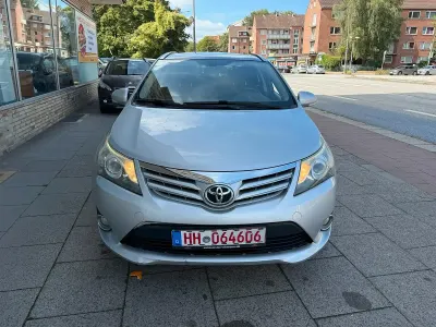 Gebraucht Toyota Avensis 124 PS (91 kW) 2012 Gold Kombi