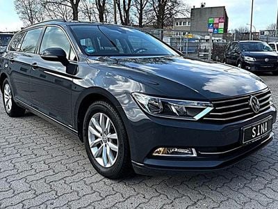 Gebraucht VW Passat 120 PS (88 kW) 2019 Grau Kombi