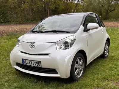 Używany Toyota iQ 68 KM (50 kW) 2009 Biały Hatchback