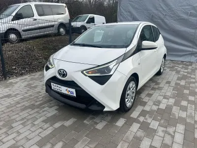 Używany Toyota Aygo X-play 72 KM (52 kW) 2020 Biały Hatchback
