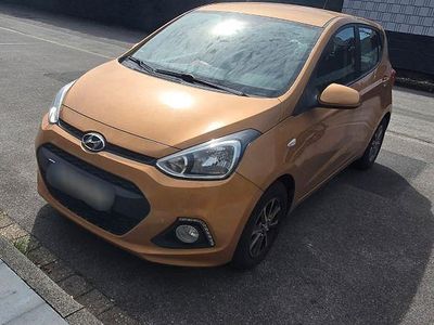 Gebraucht Hyundai i10 67 PS (49 kW) 2014 Orange Kleinwagen