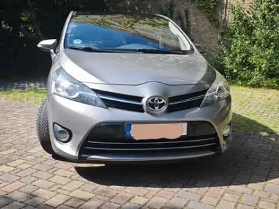 Gebraucht Toyota Verso Skyview Edition 111 PS (81 kW) 2014 Grau Van / Kleinbus