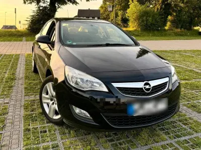 Gebraucht Opel Astra Sport 120 PS (88 kW) 2011 Schwarz Kleinwagen