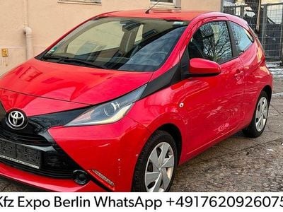Gebraucht Toyota Aygo X-play 69 PS (50 kW) 2015 Rot Kleinwagen