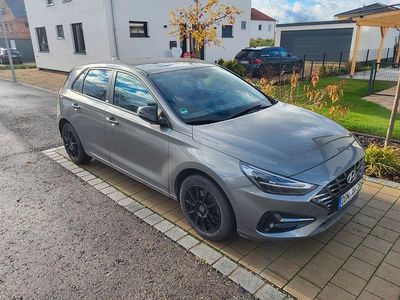 Grau Gebraucht 2020 Hyundai i30 Intro Edition Limousine | 17.500 € (Fairer Preis)