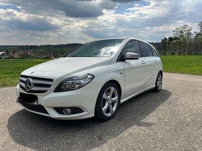 Second-hand Mercedes B180 Sport 109 CP (80 kW) 2012 Alb Monovolum