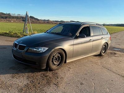 Gebraucht BMW 320 163 PS (119 kW) 2006 Grau Kombi