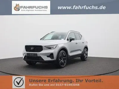 Neu Volvo XC40 Plus 197 PS (144 kW) 2026 Onyx black metallic SUV