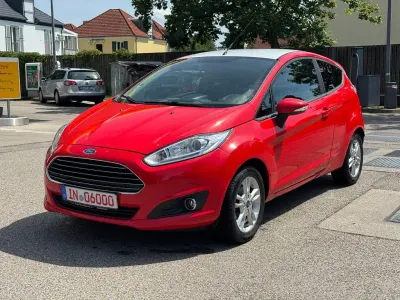 Gebraucht Ford Fiesta Trend 140 PS (102 kW) 2015 Rot Kleinwagen
