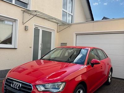 Gebraucht Audi A3 105 PS (77 kW) 2013 Rot Kleinwagen