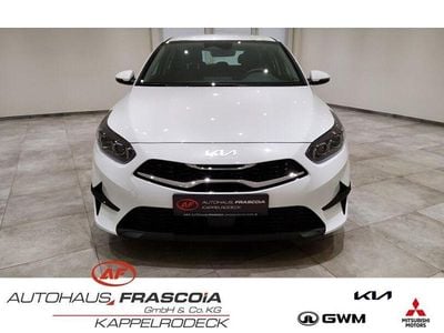 Usado Kia Ceed Spirit 140 HP (102 kW) 2025 Branco Citadino