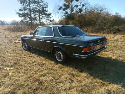 Gebraucht Mercedes E280 185 PS (136 kW) 1979 Schwarz Coupé