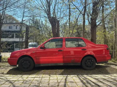 Gebraucht VW Vento 75 PS (55 kW) 1996 Rot Limousine