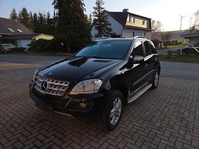 Gebraucht Mercedes ML320 224 PS (164 kW) 2008 Schwarz SUV