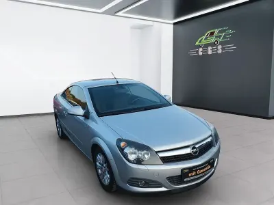 Usata Opel Astra Cabriolet Edition 140 CV (102 kW) 2010 Argento Cabrio