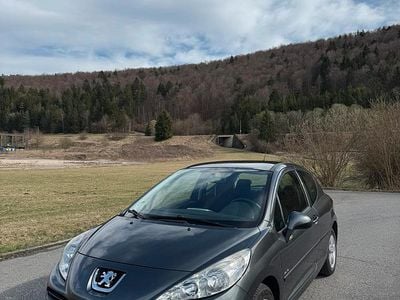 Gebraucht Peugeot 207 Urban Move 73 PS (53 kW) 2011 Grau Coupé