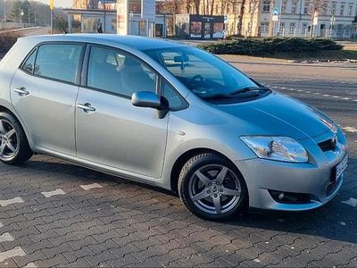 Grau Gebraucht 2009 Toyota Auris Kleinwagen | 2.200 € (Etwas zu teuer)
