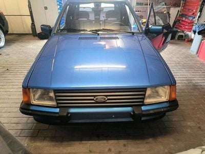 Gebraucht Ford Escort Cabriolet 105 PS (77 kW) 1985 Blau Cabrio